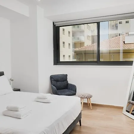 アパート Modern 1 Bedroom With Balcony In