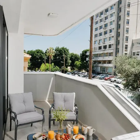 Modern 1 Bedroom With Balcony In * ニコシア