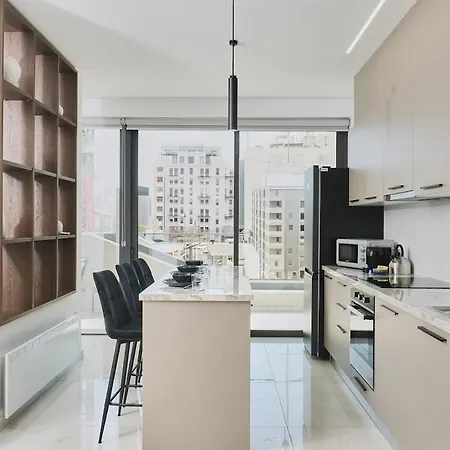 Modern 1 Bedroom With Balcony In * ニコシア